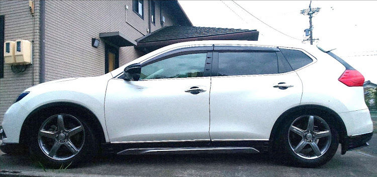 エクストレイルの車高調整・stay home・自粛生活に関するカスタム事例の投稿画像1枚目
