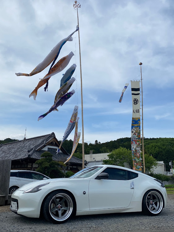 フェアレディZのpickUpCarsに選ばれたい・discover＿ct・5月もよろしくお願いします・GW・低そうで低くない少し低い車に関するカスタム事例の投稿画像1枚目