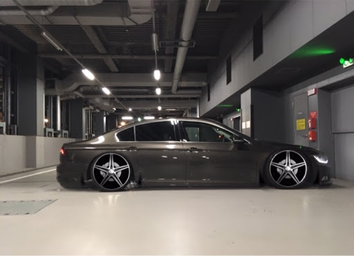 フォルクスワーゲン パサート セダンを華麗にカスタム By かまきり 04 11 外出自粛で おうちでゴロゴロ 流行りの 超車高調 というアプリで遊んでみま Cartune