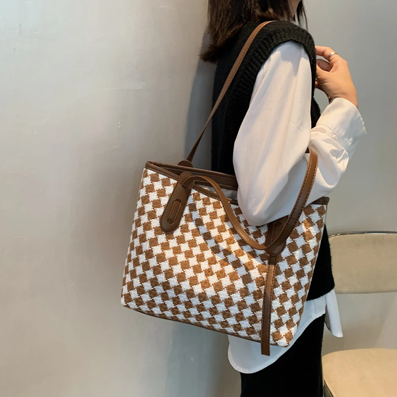 Plaid Single Shoulder Bag for Women, Large Capacity Tote, Stylish and spacious, perfect for carrying essentials and ever