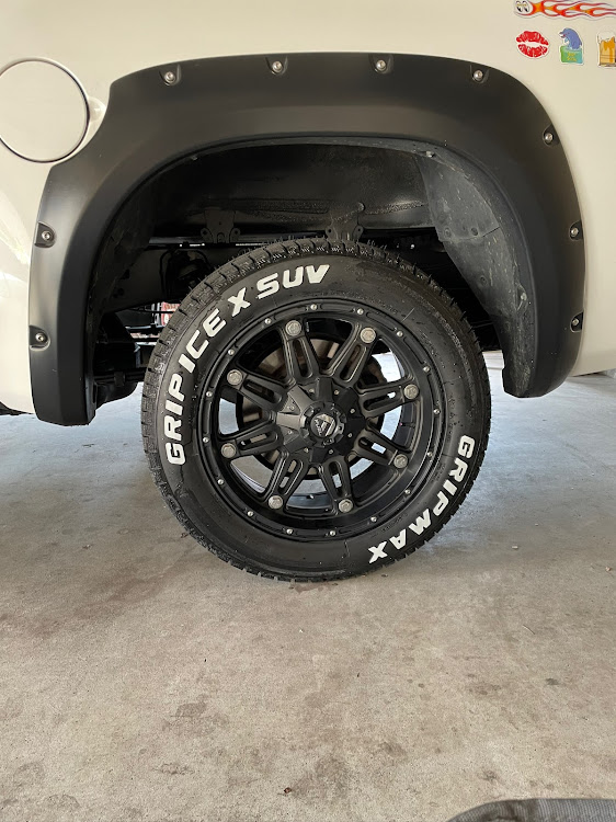 タンドラのGRIPMAX・スタッドレスタイヤへ交換に関するカスタム事例の投稿画像4枚目