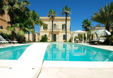 Villa with pool 1