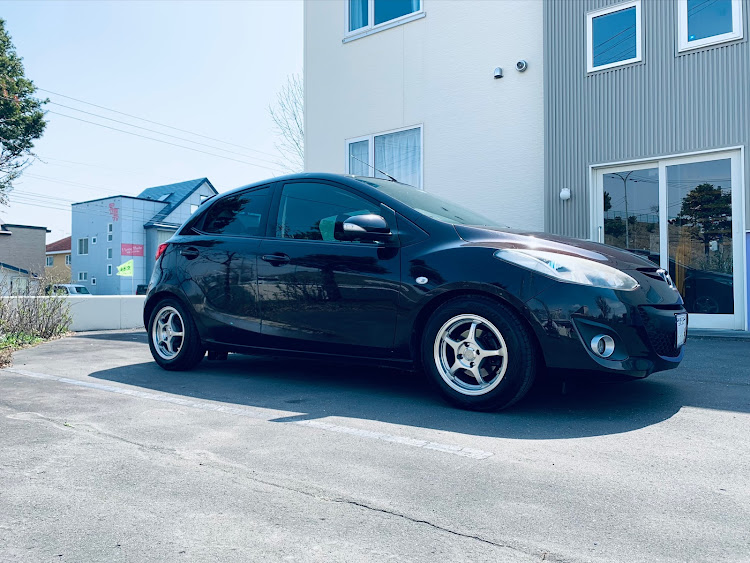 デミオのﾃﾞﾐﾃﾞﾐﾃﾞﾐﾃﾞﾐ・ﾃﾞｰﾐﾃﾞﾐ♪・愛車の横顔・鯉のぼり🤗・ガソリン満タン😉に関するカスタム事例の投稿画像2枚目