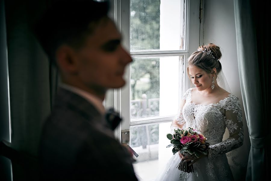 Fotógrafo de casamento Evgeniy Menyaylo (photosvadba). Foto de 1 de outubro 2019