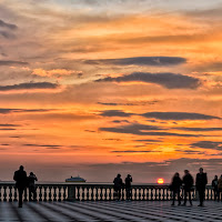 Il cielo si tinge sulla terrazza Mascagni di 