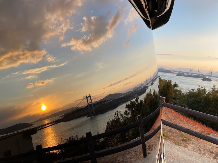 ヴォクシーのハイちゅーフォト📸・瀬戸大橋とコラボ・夕焼けと愛車・山田グリーンパーク・階段コラボに関するカスタム事例の投稿画像3枚目