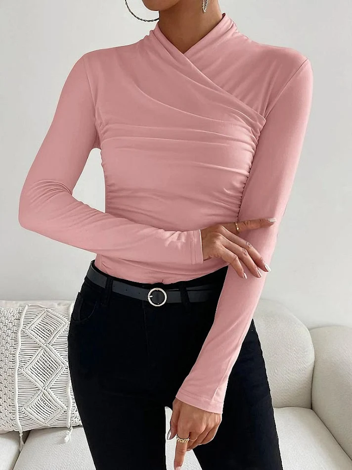 Dizajn majica sa ukrštenom kragnom, slim fit, plisiranim detaljima i dugim rukavima, savršena za svaku priliku, elegantna i svestrana.