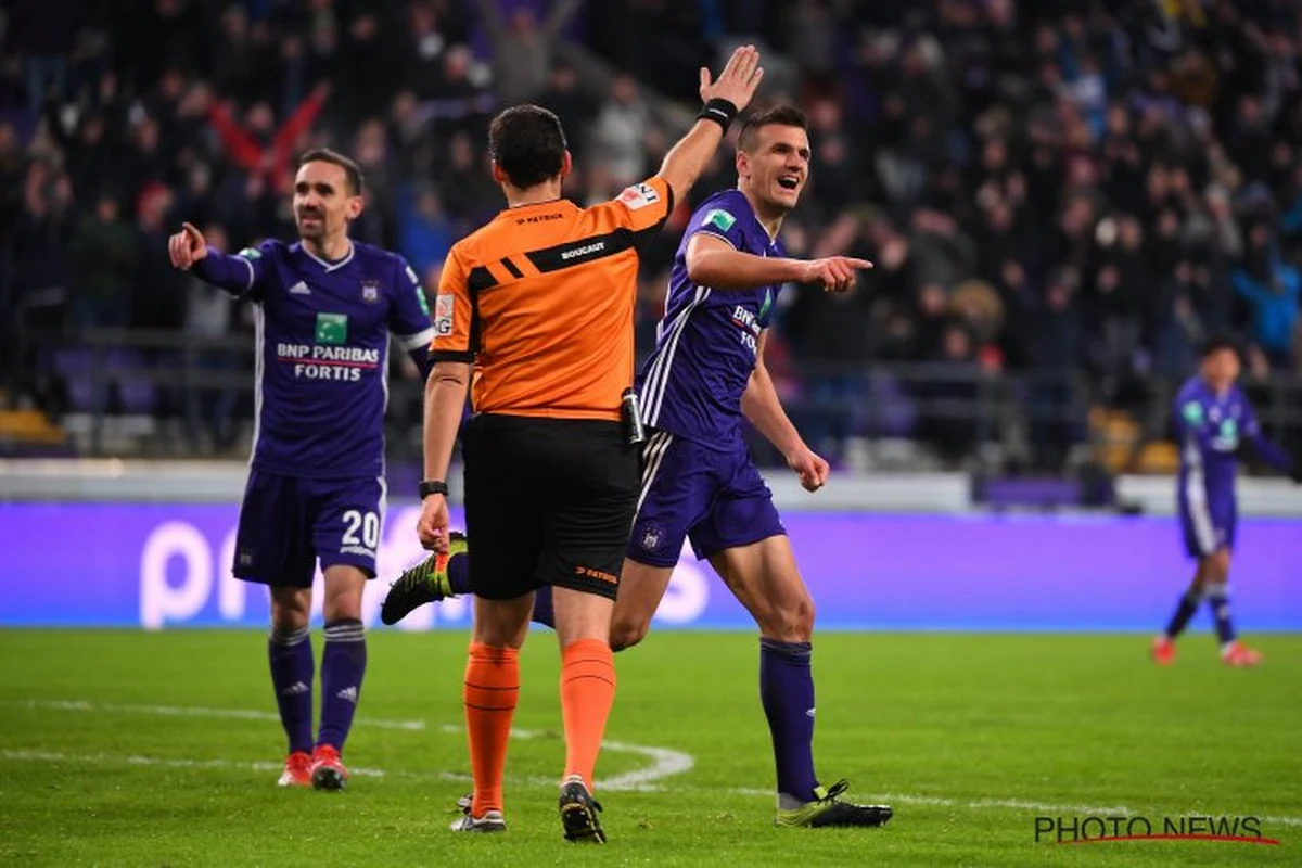 ? Scheidsrechtersbaas Verbist beoordeelt acht (!) VAR-fases van speeldag 23: grandioos de mist in bij goal Anderlecht en verder?