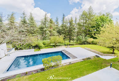 Maison avec piscine et terrasse 1