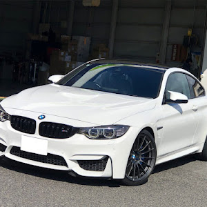 M4 クーペ F82