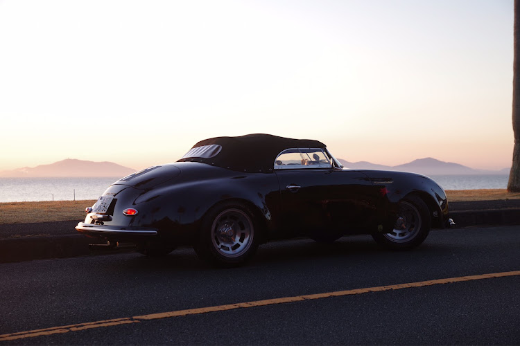 356の蒲フォルニア・車検から帰還・洗車・プラグ点検に関するカスタム事例の投稿画像2枚目