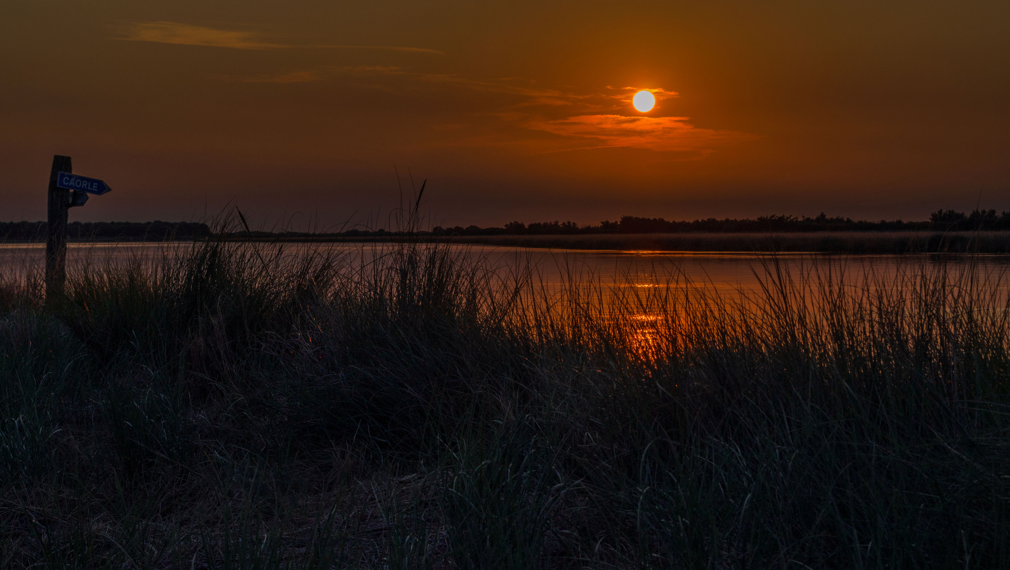 Tramonto in laguna di Moreno re