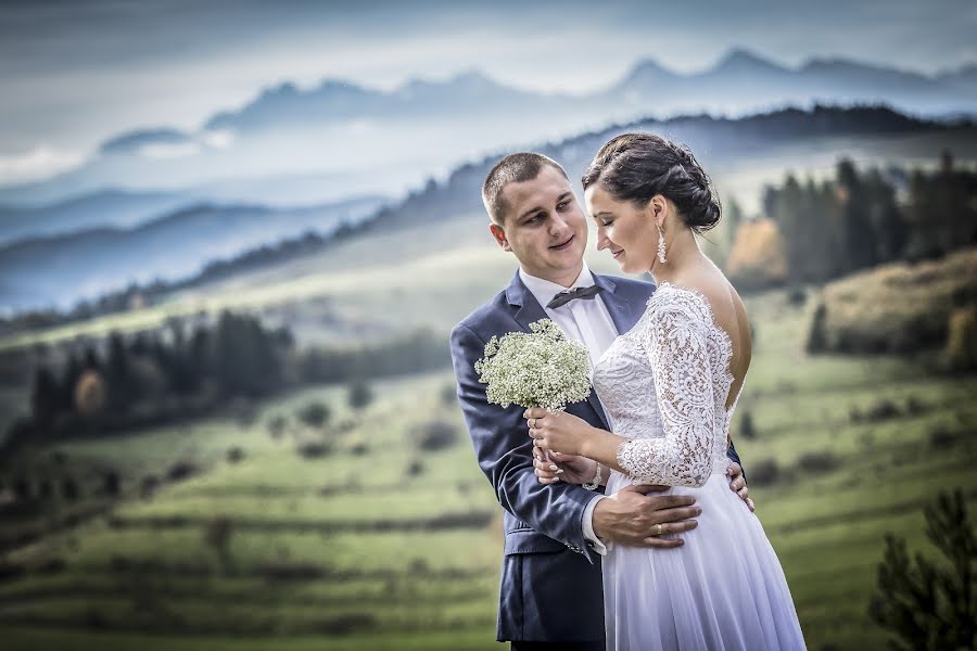 Fotógrafo de casamento Tomasz Cygnarowicz (tomaszcygnarowi). Foto de 7 de janeiro 2018