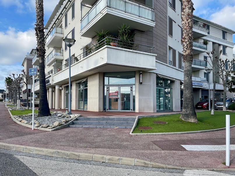 Location  locaux professionnels  160 m² à Antibes (06600), 4 850 €