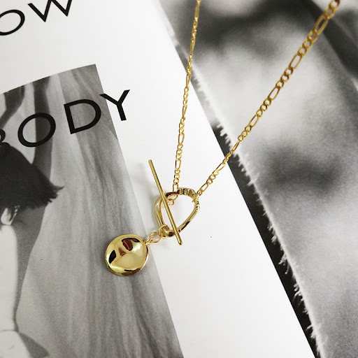 Title 4, Shaped geometric pendant chain
