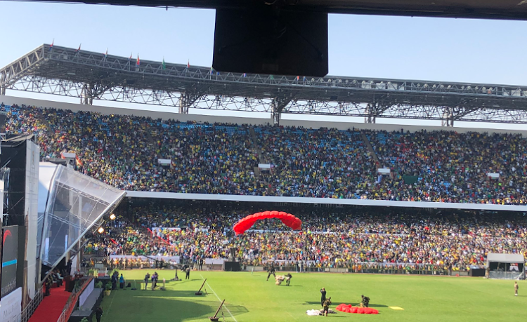 Moments before the parachute driver's botched landing at the presidential inauguration.