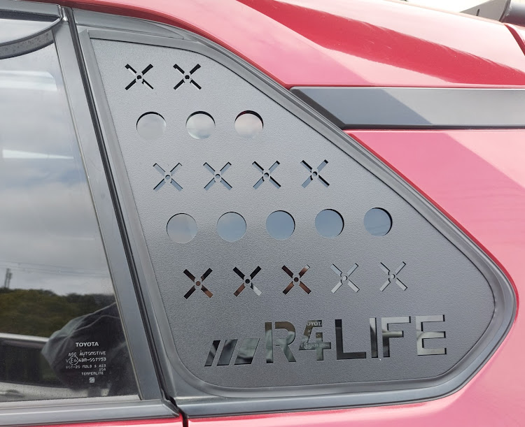 RAV4のワンオフ・五十肩発動中・RAV4meetinginShiga・黄砂にまみれろ！・ワンオフリアクォーターパネルに関するカスタム事例の投稿画像4枚目