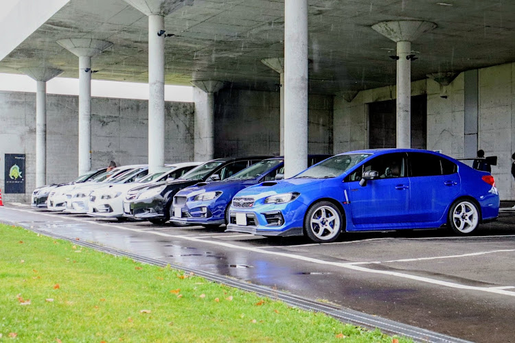 WRX STIのオフ会・モエレ沼公園・北海道・雨の🛣高速は💦・頭のふりかけ🤫に関するカスタム事例の投稿画像5枚目