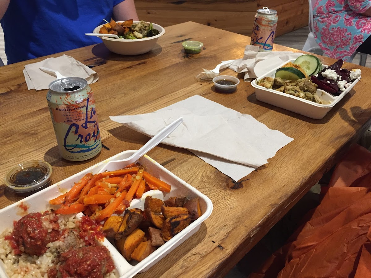 Meatballs on rice with sweet potatoes and carrots