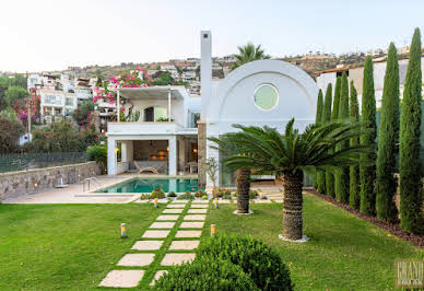 Villa with pool 3