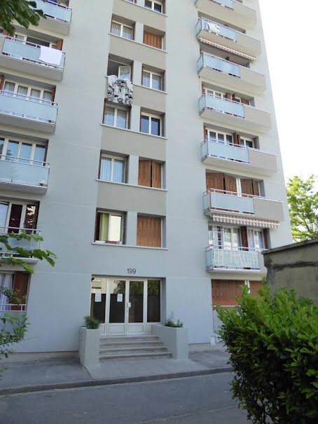 Location meublée appartement 4 pièces 66 m² à Grenoble (38000), 975 €