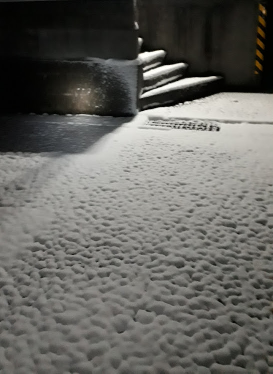 フィットの大寒波到来・雪が積もった・雪・通勤できました・ゆっくり走りましょうに関するカスタム事例の投稿画像2枚目