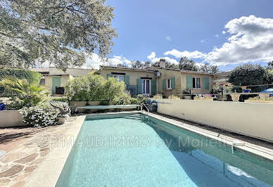 Maison avec piscine et terrasse 16