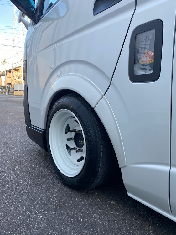 ハイエースバンの黒バン・TC01・3型にコダワル・3.5インチに関するカスタム事例の投稿画像1枚目