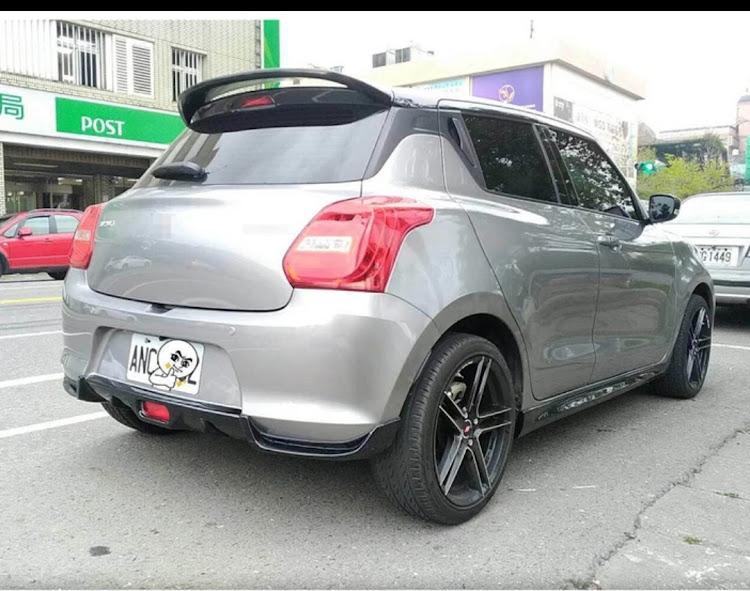 スイフトスポーツのスイフトスポーツ・zc33s・スイフトに関するカスタム事例の投稿画像1枚目