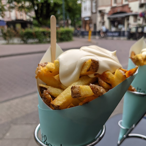 Fries with mayonnaise