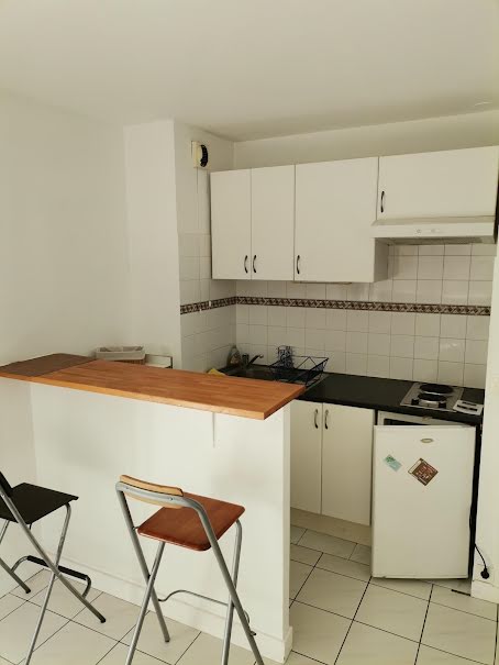 Location meublée appartement  24 m² à Paris 15ème (75015), 840 €