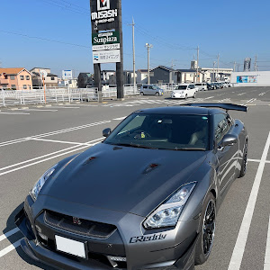 NISSAN GT-R