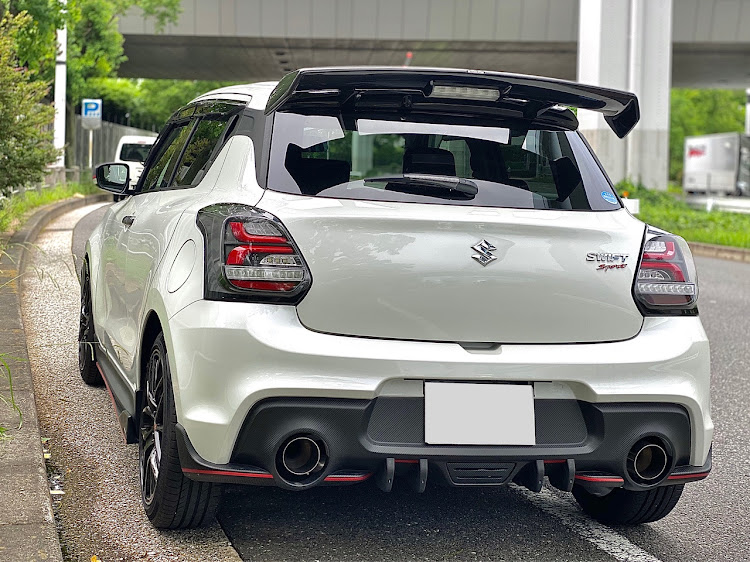 スイフトスポーツのスイフトスポーツ・zc33s・カスタム・エアロパーツ・インスタに関するカスタム事例の投稿画像1枚目