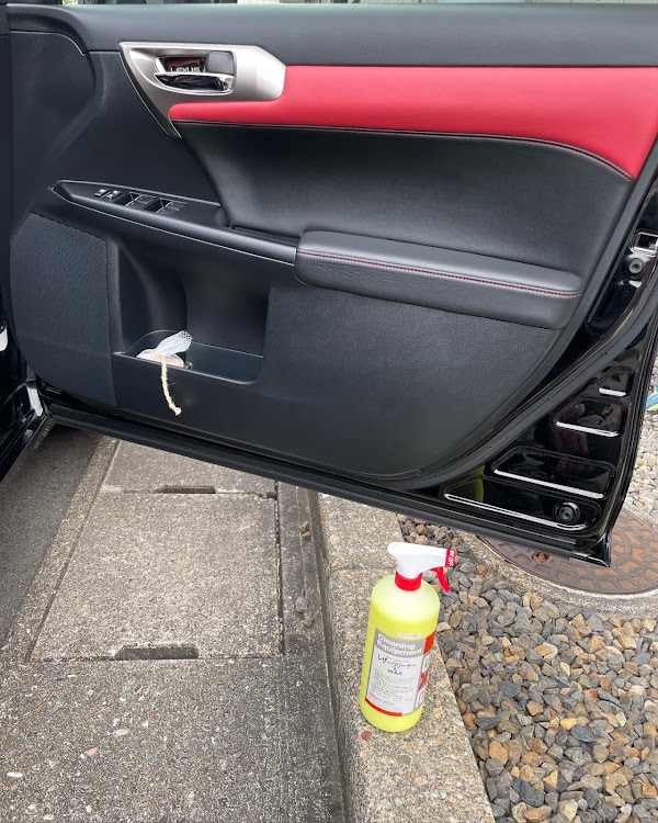 CTの洗車・レザークリーナー・レクサスCT・艶出し・ワックスに関するカスタム事例の投稿画像5枚目