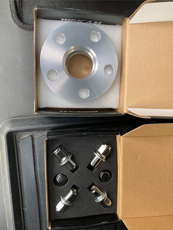 ヴォクシーのワイトレ15mm・デジキャン　ワイトレに関するカスタム事例の投稿画像2枚目