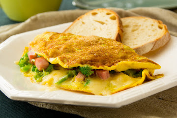 Ham, Broccoli &amp; Alpine Omelet