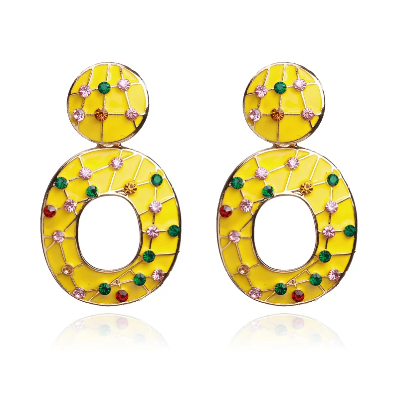 Pendientes de óvalo retro con pedrería de colores, aleación y pintura llamativa. Aportan estilo vintage y un toque vibrante a tu look.