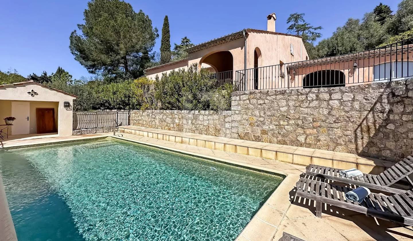 House with pool and garden Le Rouret