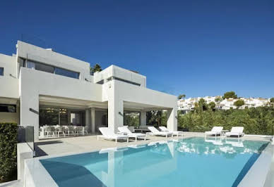 Villa with pool 3