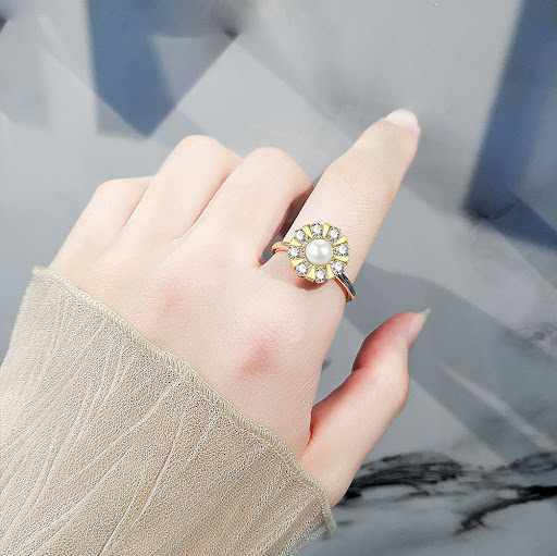 Title 4, Mens and Womens Fashion Rotating Zircon Ring ...