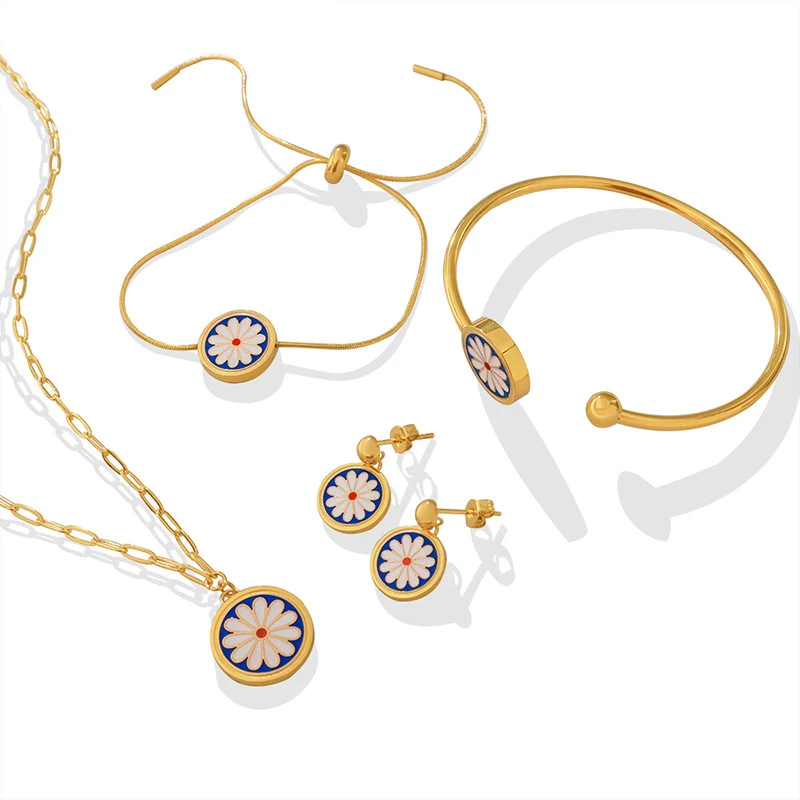 Koreaanse sieradenset in klassieke stijl met speciaal design, druppelolie madeliefjes ketting, kant armband en oorbellen, alles past perfect.