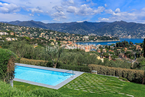 Villa with pool 5