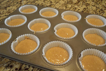 Scooping Pumpkin Spice Cupcake Batter Batter Scoop Cupcake Pan Liners Stock  Photo by ©urban_light 471315564