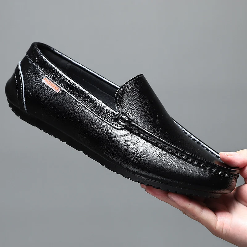 Zapatos casuales de cuero para hombre sin cordones, con suela blanda y transpirables, ideales para un uso diario cómodo y ligero.