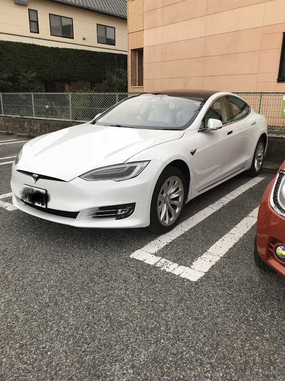 イグニスの勝手にコラボ・勝手に撮影ごめんなさい・車の名前、なんでしょう？😁に関するカスタム事例の投稿画像5枚目