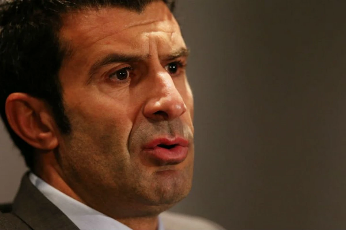 Figo régale dans un match de gala