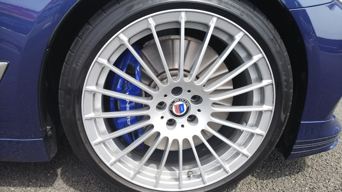 katsunoryさんが投稿したbmw・BMWアルピナ・bmw5シリーズ・アルピナブルーに関するカスタム事例の投稿画像4枚目