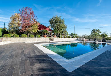 Villa avec piscine et jardin 2