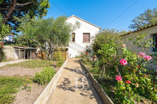 Maison avec jardin et terrasse