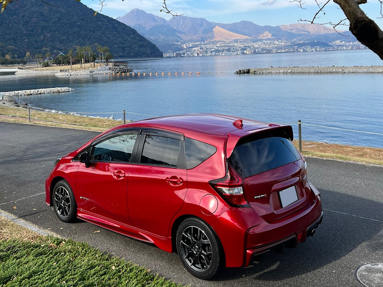 ノートの赤い車・久しぶりに洗車✨・車が綺麗だとテンション上がる〰😆・もうすぐ大🍑会・もうすぐ10万キロ💦に関するカスタム事例の投稿画像4枚目